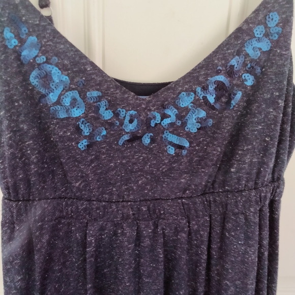 Vera Wang dress with handkerchief hemline. - Picture 4 of 5